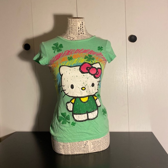 Hello kitty top! - Picture 2 of 5